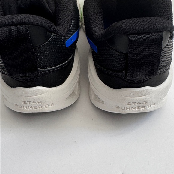 Nike Black Star Runner Athletic Shows, Youth 2 - Picture 4 of 4